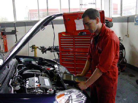 holden-mechanic.gif - 119336 Bytes